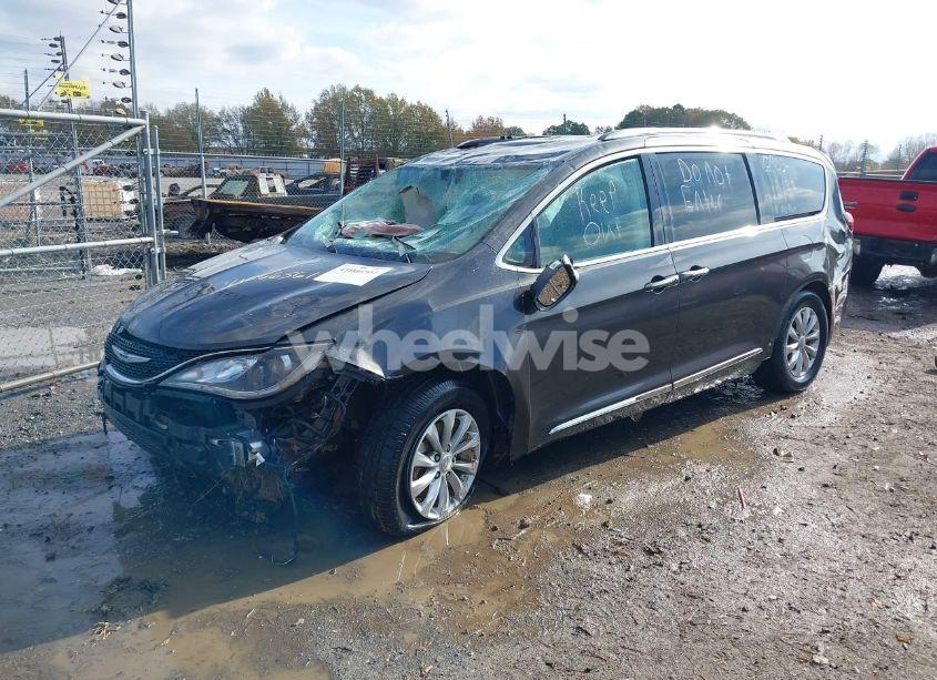 Photo 2 of 2018 Chrysler Pacifica TOURING L (VIN 2C4RC1BG9JR211123)