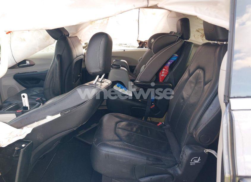 Photo 8 of 2018 Chrysler Pacifica TOURING L (VIN 2C4RC1BG9JR211123)