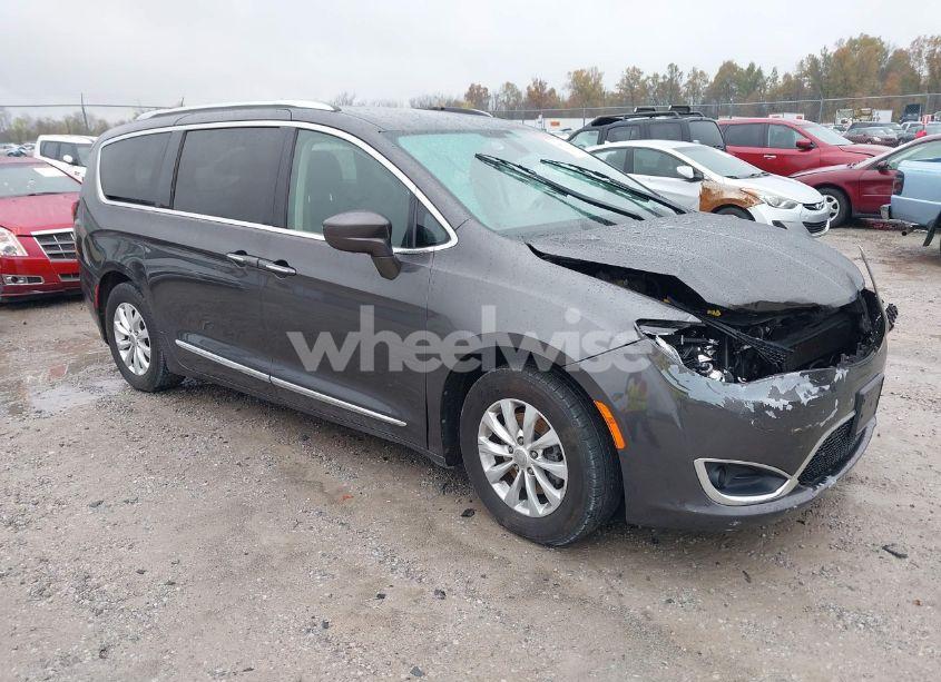 2018 Chrysler Pacifica TOURING L (VIN 2C4RC1BG9JR275288) main photo