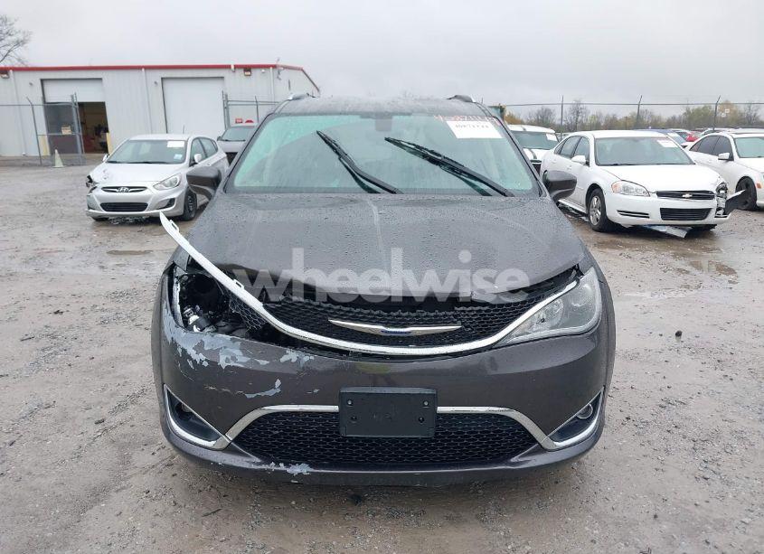 Photo 12 of 2018 Chrysler Pacifica TOURING L (VIN 2C4RC1BG9JR275288)