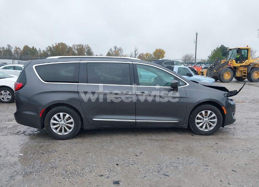Photo 13 of 2018 Chrysler Pacifica TOURING L (VIN 2C4RC1BG9JR275288)