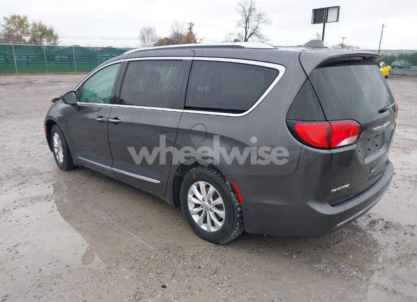 Photo 3 of 2018 Chrysler Pacifica TOURING L (VIN 2C4RC1BG9JR275288)