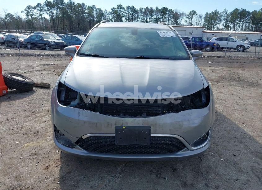 Photo 12 of 2018 Chrysler Pacifica TOURING L (VIN 2C4RC1BG9JR290695)