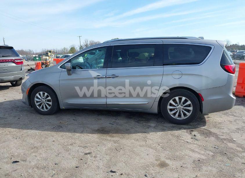 Photo 14 of 2018 Chrysler Pacifica TOURING L (VIN 2C4RC1BG9JR290695)