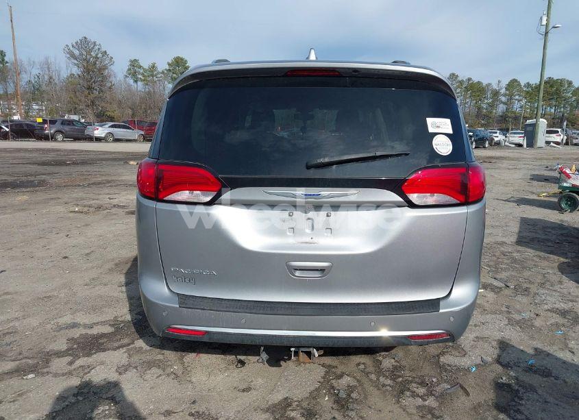 Photo 16 of 2018 Chrysler Pacifica TOURING L (VIN 2C4RC1BG9JR290695)