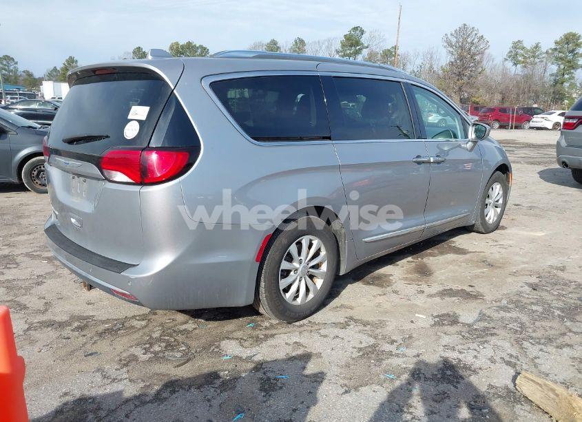 Photo 4 of 2018 Chrysler Pacifica TOURING L (VIN 2C4RC1BG9JR290695)