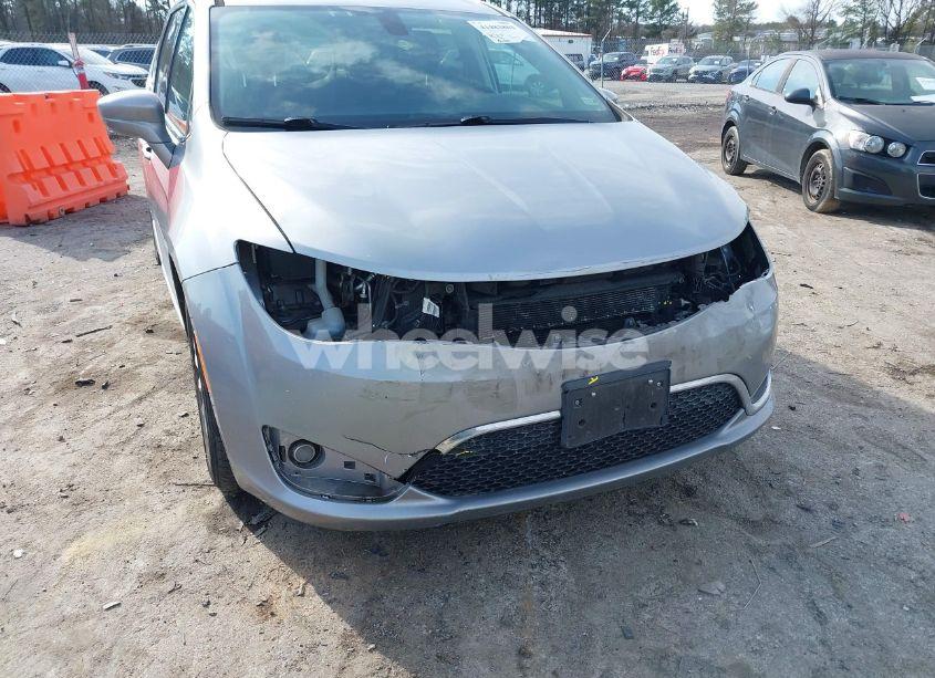 Photo 6 of 2018 Chrysler Pacifica TOURING L (VIN 2C4RC1BG9JR290695)