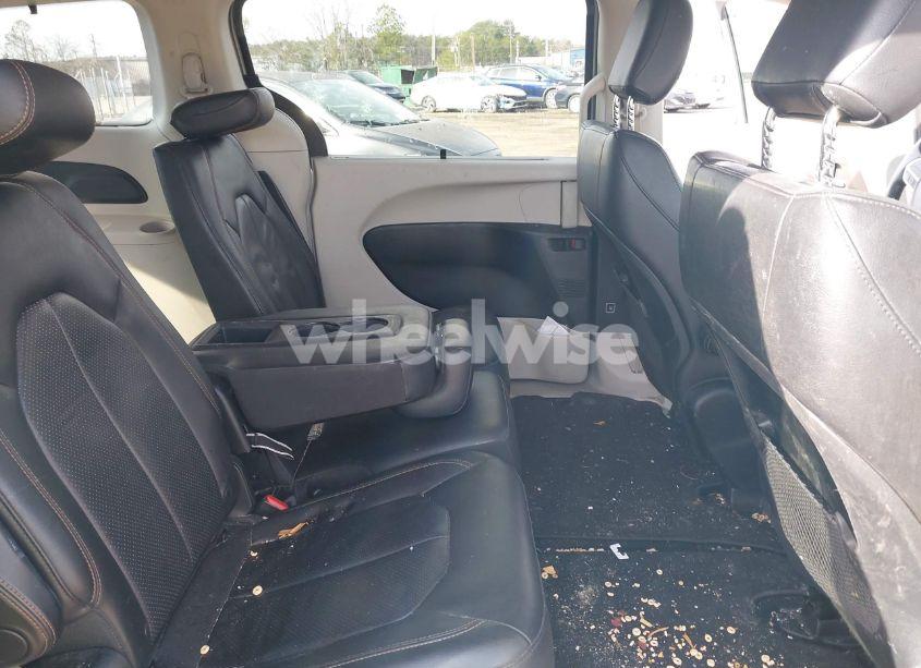 Photo 8 of 2018 Chrysler Pacifica TOURING L (VIN 2C4RC1BG9JR290695)