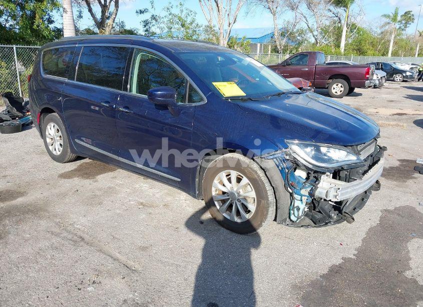 2019 Chrysler Pacifica TOURING L (VIN 2C4RC1BG9KR539434) main photo