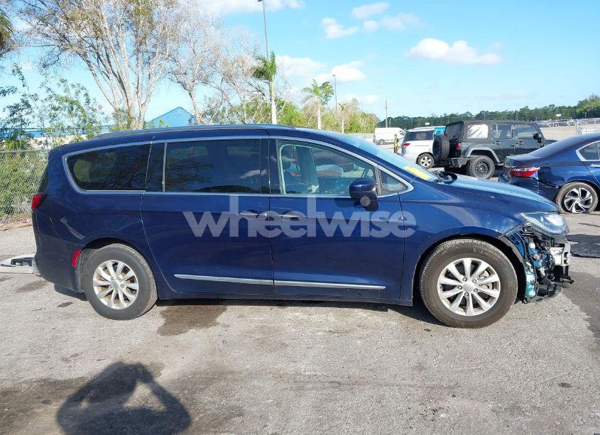 Photo 14 of 2019 Chrysler Pacifica TOURING L (VIN 2C4RC1BG9KR539434)