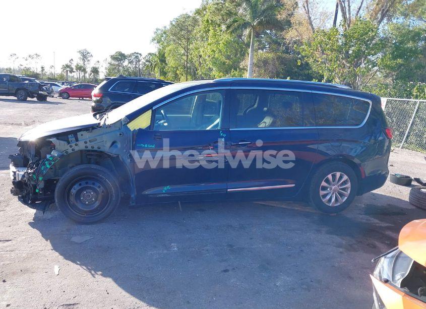 Photo 15 of 2019 Chrysler Pacifica TOURING L (VIN 2C4RC1BG9KR539434)