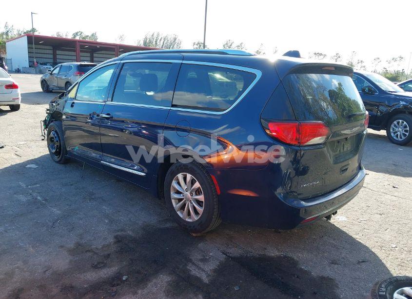 Photo 3 of 2019 Chrysler Pacifica TOURING L (VIN 2C4RC1BG9KR539434)