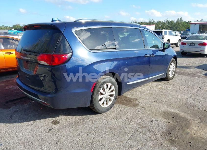 Photo 4 of 2019 Chrysler Pacifica TOURING L (VIN 2C4RC1BG9KR539434)