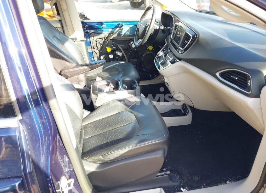 Photo 5 of 2019 Chrysler Pacifica TOURING L (VIN 2C4RC1BG9KR539434)