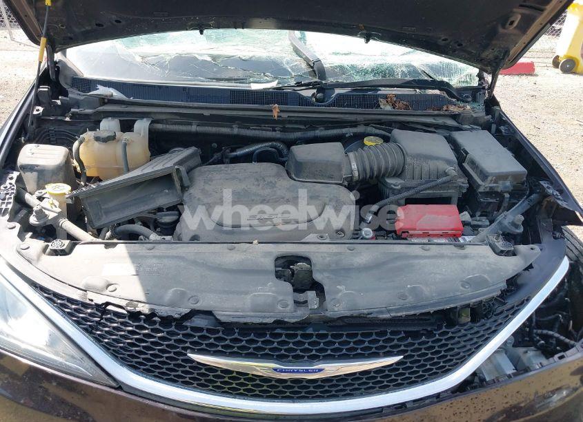 Photo 10 of 2019 Chrysler Pacifica TOURING L (VIN 2C4RC1BG9KR547954)