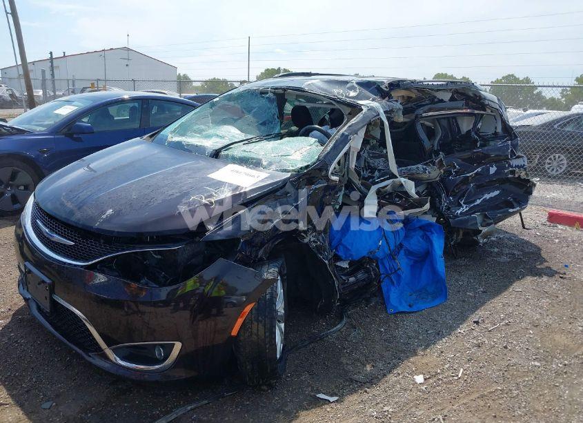 Photo 2 of 2019 Chrysler Pacifica TOURING L (VIN 2C4RC1BG9KR547954)