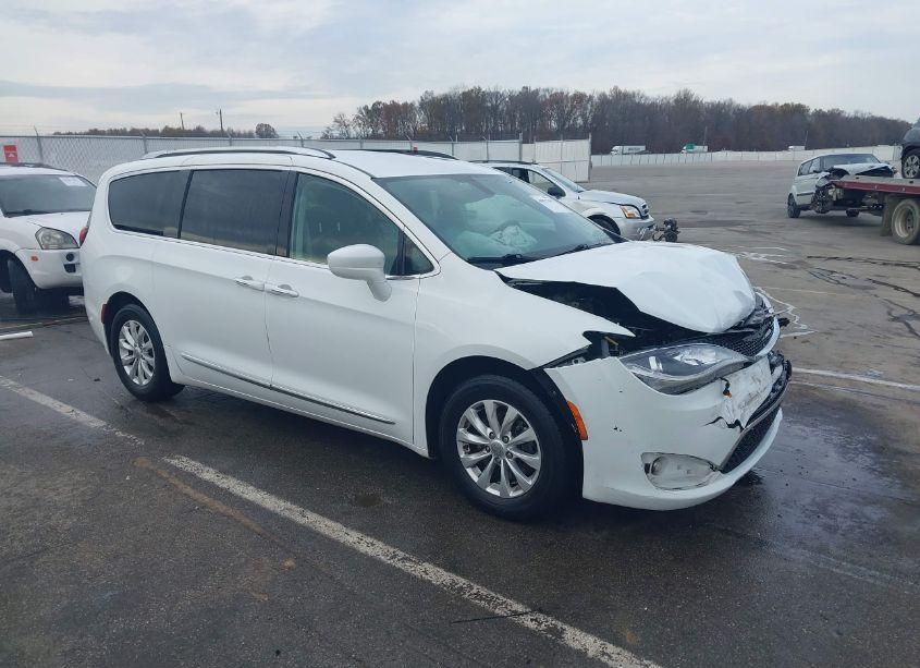 2019 Chrysler Pacifica TOURING L (VIN 2C4RC1BG9KR625746) main photo