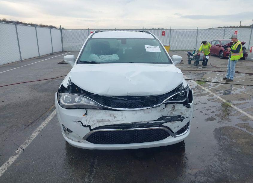 Photo 12 of 2019 Chrysler Pacifica TOURING L (VIN 2C4RC1BG9KR625746)