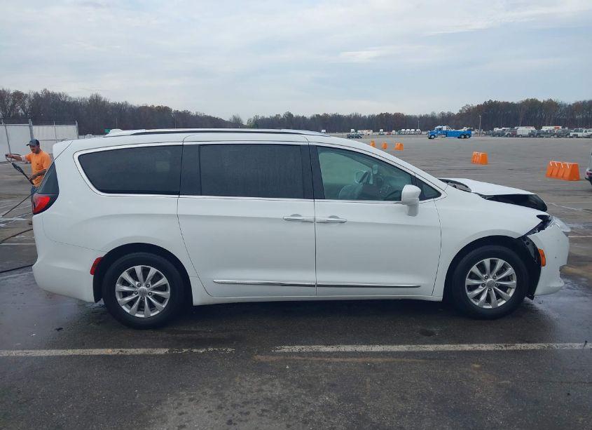 Photo 13 of 2019 Chrysler Pacifica TOURING L (VIN 2C4RC1BG9KR625746)