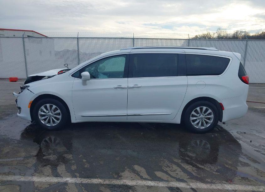 Photo 14 of 2019 Chrysler Pacifica TOURING L (VIN 2C4RC1BG9KR625746)
