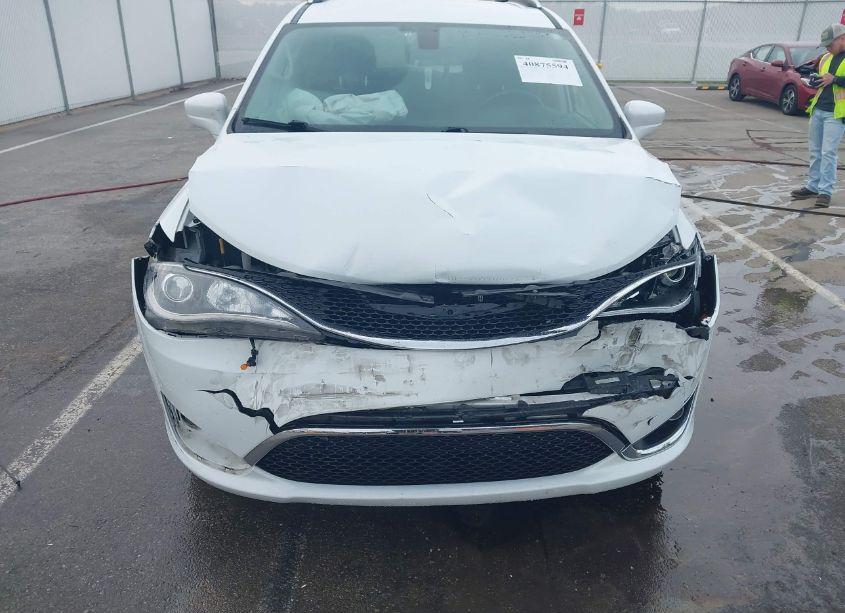 Photo 6 of 2019 Chrysler Pacifica TOURING L (VIN 2C4RC1BG9KR625746)