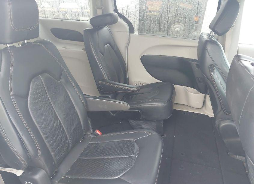 Photo 8 of 2019 Chrysler Pacifica TOURING L (VIN 2C4RC1BG9KR625746)