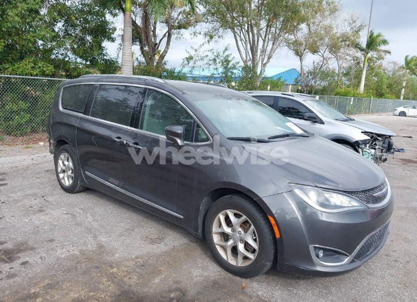2019 Chrysler Pacifica TOURING L (VIN 2C4RC1BG9KR657709) main photo