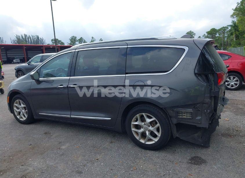 Photo 14 of 2019 Chrysler Pacifica TOURING L (VIN 2C4RC1BG9KR657709)