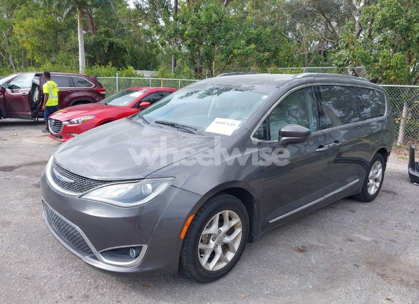 Photo 2 of 2019 Chrysler Pacifica TOURING L (VIN 2C4RC1BG9KR657709)