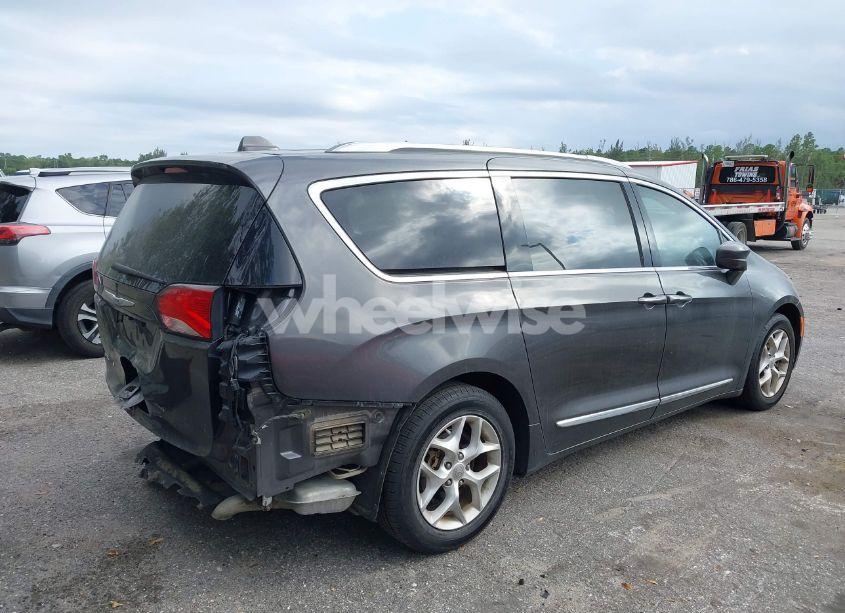 Photo 4 of 2019 Chrysler Pacifica TOURING L (VIN 2C4RC1BG9KR657709)