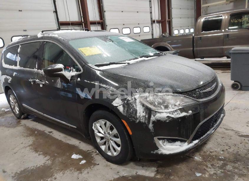 2019 Chrysler Pacifica TOURING L (VIN 2C4RC1BG9KR666183) main photo