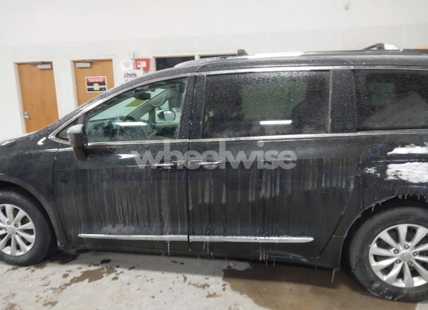 Photo 14 of 2019 Chrysler Pacifica TOURING L (VIN 2C4RC1BG9KR666183)