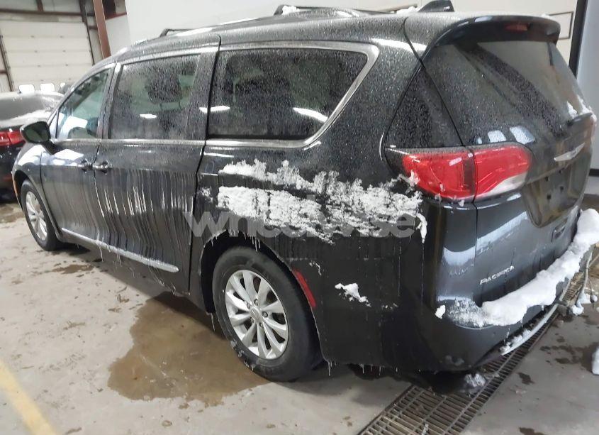 Photo 3 of 2019 Chrysler Pacifica TOURING L (VIN 2C4RC1BG9KR666183)