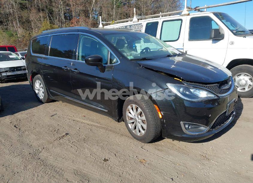 2019 Chrysler Pacifica TOURING L (VIN 2C4RC1BG9KR669732) main photo