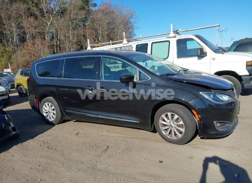 Photo 13 of 2019 Chrysler Pacifica TOURING L (VIN 2C4RC1BG9KR669732)