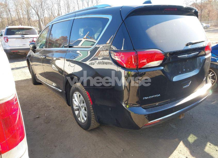Photo 3 of 2019 Chrysler Pacifica TOURING L (VIN 2C4RC1BG9KR669732)