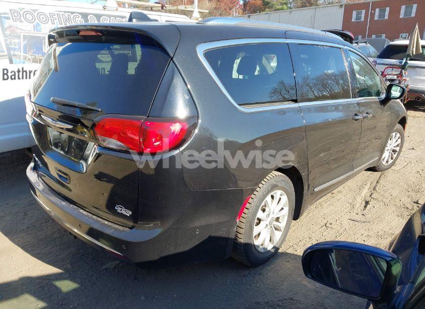 Photo 4 of 2019 Chrysler Pacifica TOURING L (VIN 2C4RC1BG9KR669732)