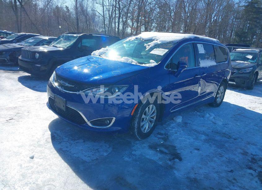 Photo 2 of 2019 Chrysler Pacifica TOURING L (VIN 2C4RC1BG9KR703491)