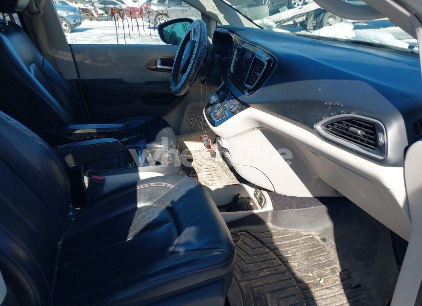 Photo 5 of 2019 Chrysler Pacifica TOURING L (VIN 2C4RC1BG9KR703491)