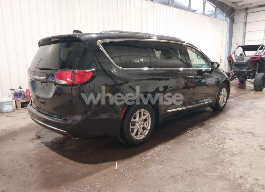 Photo 4 of 2020 Chrysler Pacifica TOURING L (VIN 2C4RC1BG9LR140072)