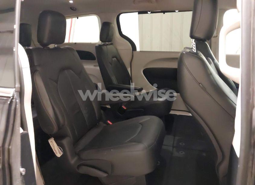 Photo 8 of 2020 Chrysler Pacifica TOURING L (VIN 2C4RC1BG9LR140072)