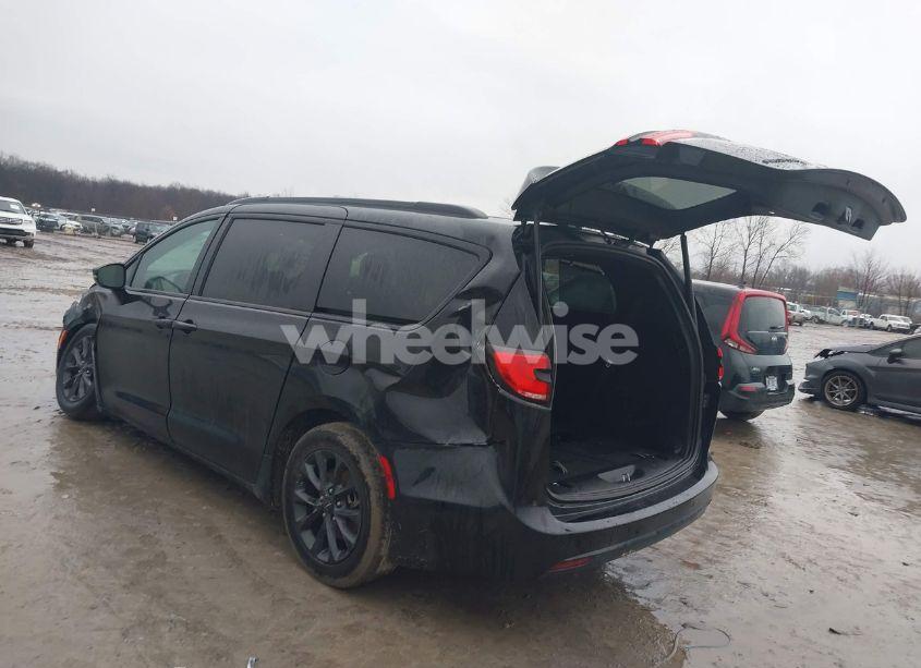 Photo 3 of 2021 Chrysler Pacifica TOURING L (VIN 2C4RC1BG9MR534897)