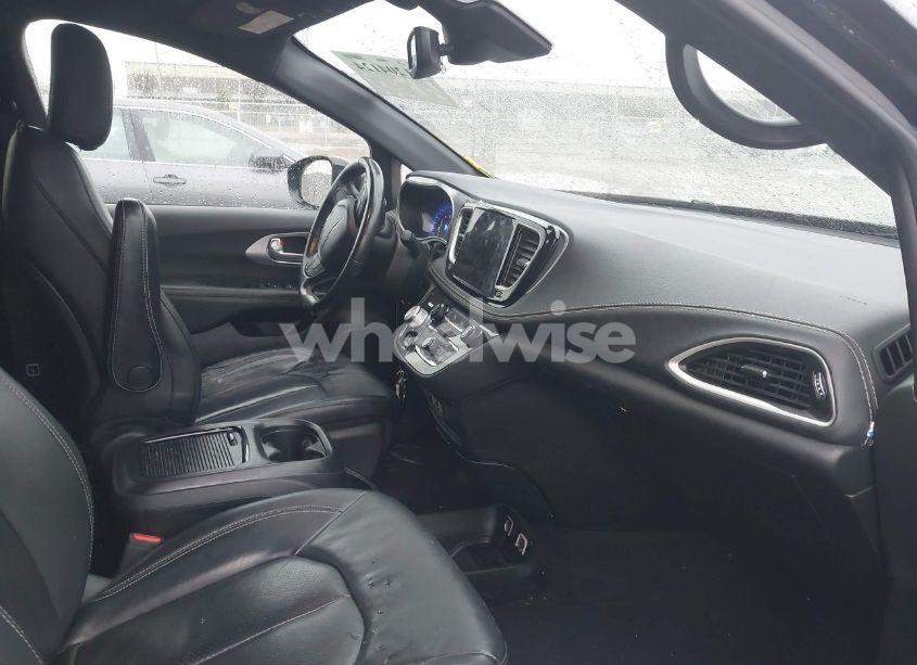 Photo 5 of 2021 Chrysler Pacifica TOURING L (VIN 2C4RC1BG9MR534897)