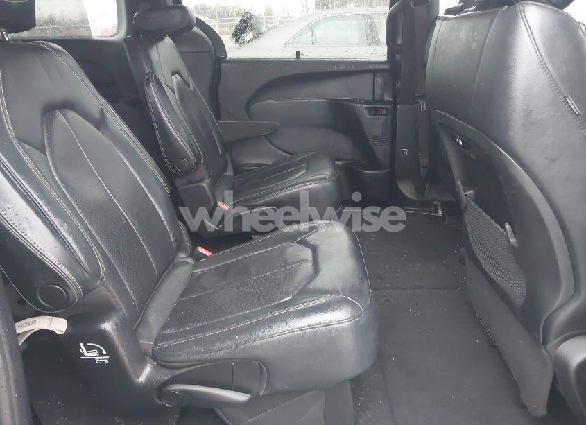 Photo 8 of 2021 Chrysler Pacifica TOURING L (VIN 2C4RC1BG9MR534897)