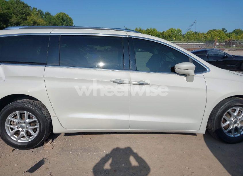 Photo 13 of 2021 Chrysler Pacifica TOURING L (VIN 2C4RC1BG9MR538559)