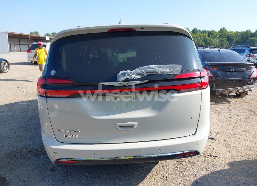 Photo 16 of 2021 Chrysler Pacifica TOURING L (VIN 2C4RC1BG9MR538559)
