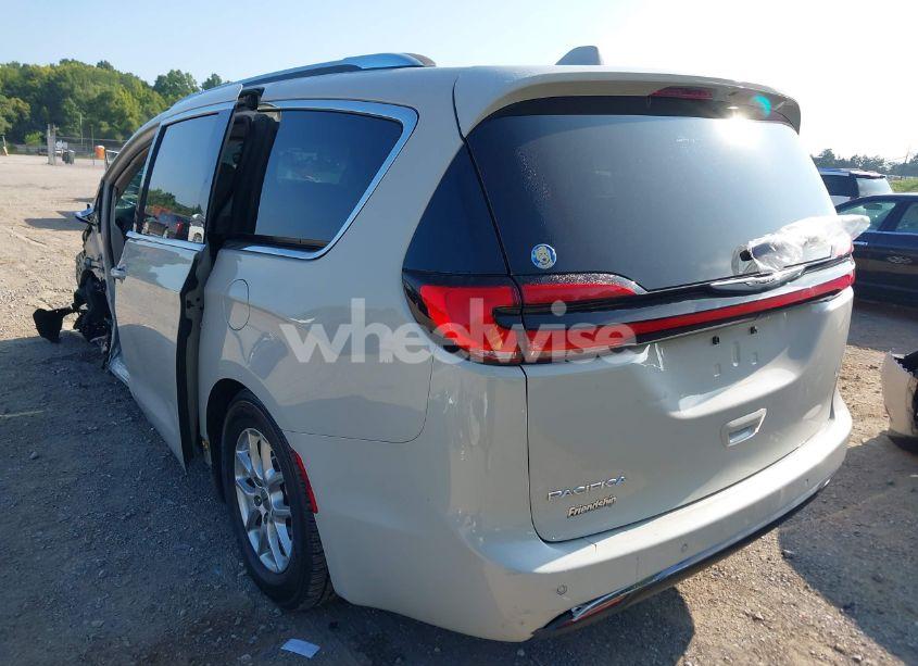 Photo 3 of 2021 Chrysler Pacifica TOURING L (VIN 2C4RC1BG9MR538559)