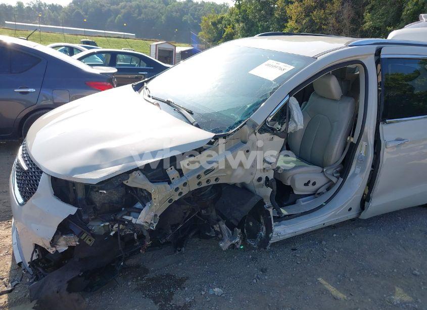 Photo 6 of 2021 Chrysler Pacifica TOURING L (VIN 2C4RC1BG9MR538559)