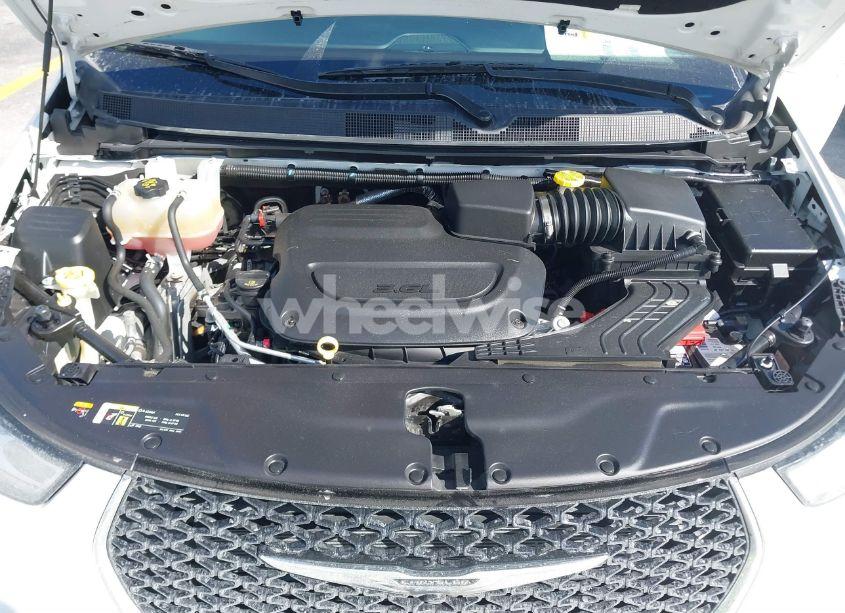 Photo 10 of 2022 Chrysler Pacifica TOURING L (VIN 2C4RC1BG9NR106619)