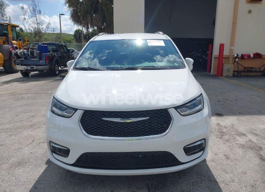 Photo 12 of 2022 Chrysler Pacifica TOURING L (VIN 2C4RC1BG9NR106619)